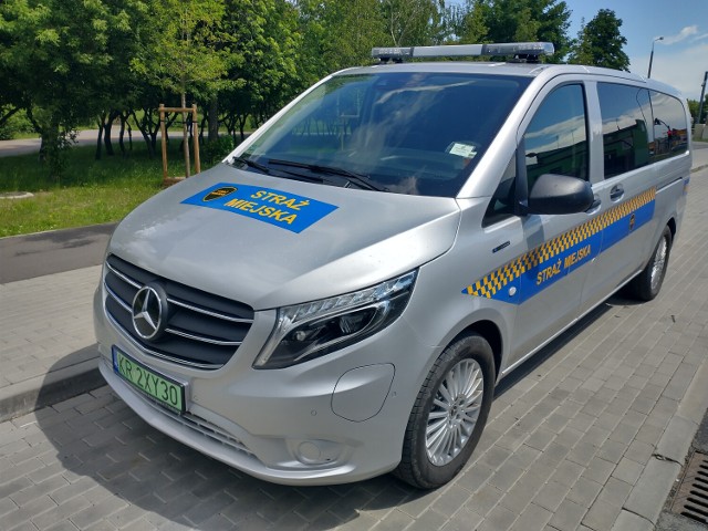 Straż Miejska we Włocławku, otrzymała do bezpłatnego testowania samochód marki Mercedes-Benz eVITO z napędem elektrycznym