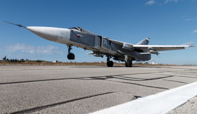 Rosyjski Su 24 - taka maszyna mogła zrzucić zakłócacze nad Bałtykiem