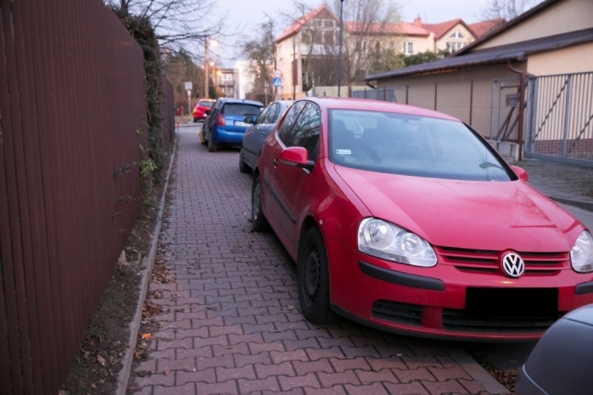 Kraków. Kiedy prezydent Andrzej Duda przeparkuje auto? [ZDJĘCIA]