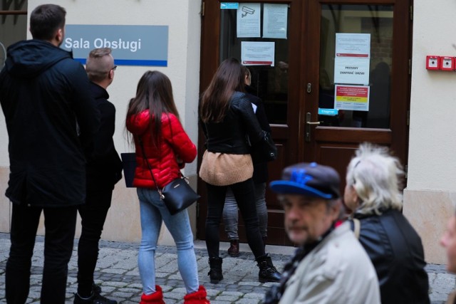 Ustawowy termin zwrotu podatku z PIT to 45 dni - w przypadku rozliczeń elektronicznych oraz 3 miesiące od daty poprawnego złożenia deklaracji w tradycyjnej, papierowej formie.