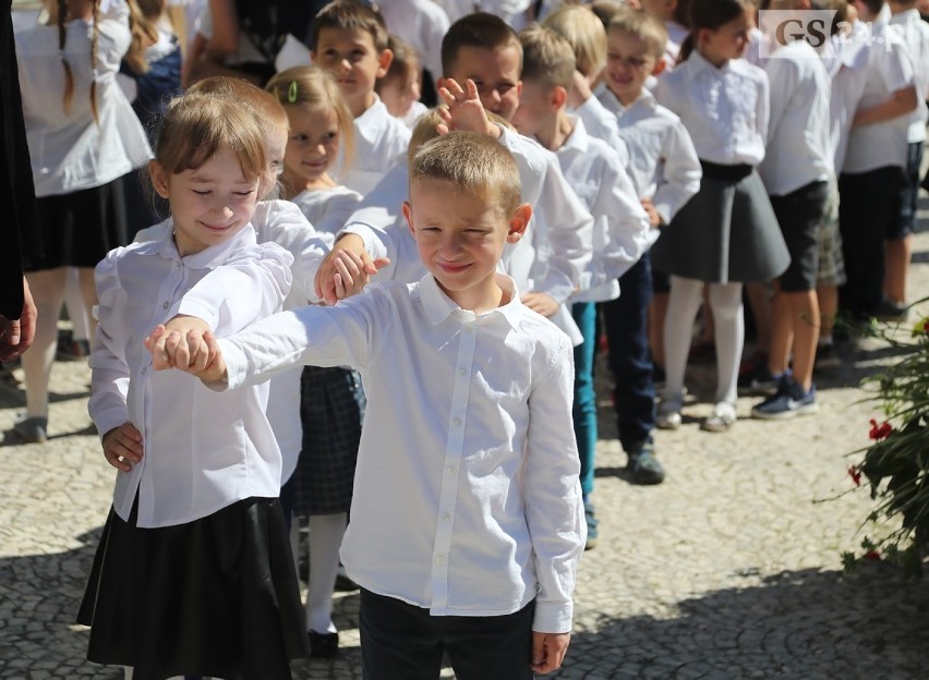 Przedszkolaki polonezem pożegnały swoich nauczycieli [ZDJĘCIA, WIDEO]