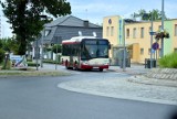 Atak na kierowcę autobusu miejskiego na Zatorzu w Lesznie. Policja szuka agresora