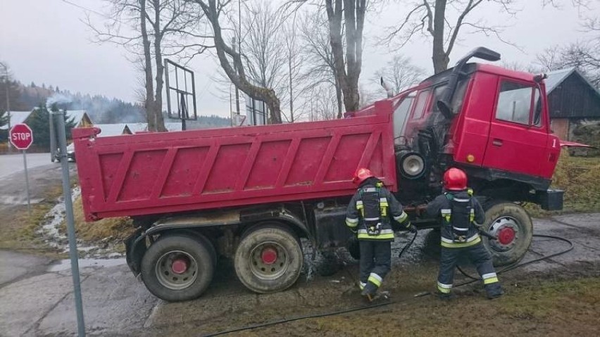 Na Krzyżówce w drodze do Krynicy zapalił się samochód ciężarowy 