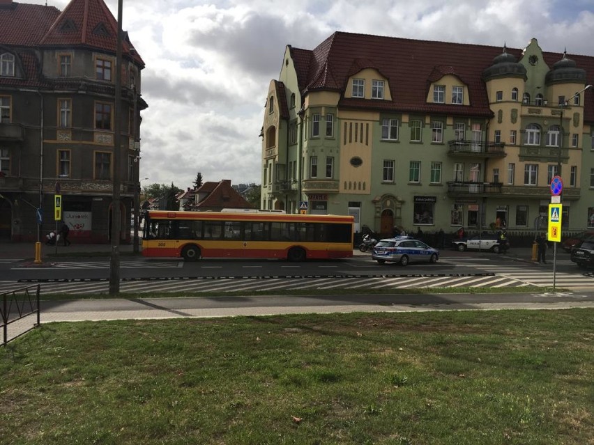 Autobus potrącił dziewczynkę na ul. Legionów w Grudziądzu