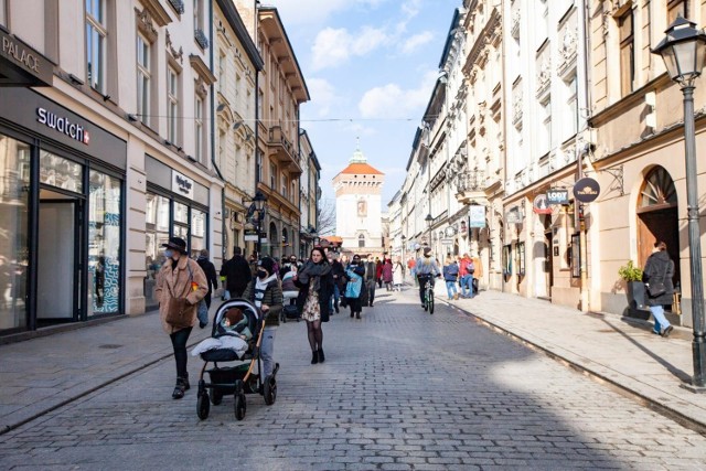 Krakowianie i turyści na Floriańskiej