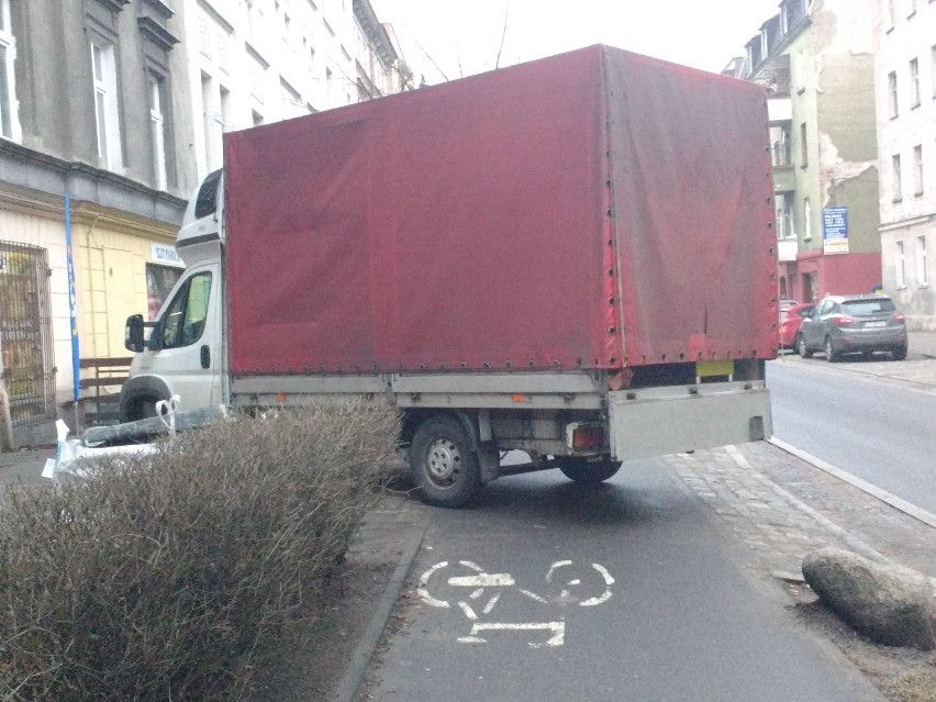 Osób, które parkują gdzie popadnie nie brakuje. Jeżeli macie...