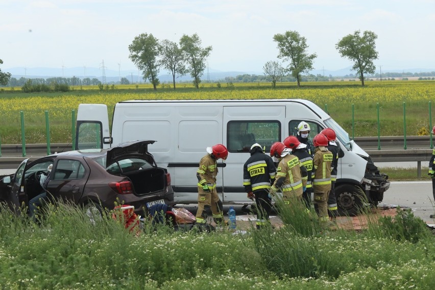 Wypadek na A4 pod Chojnowem. Zderzyły się trzy pojazdy [ZDJĘCIA]