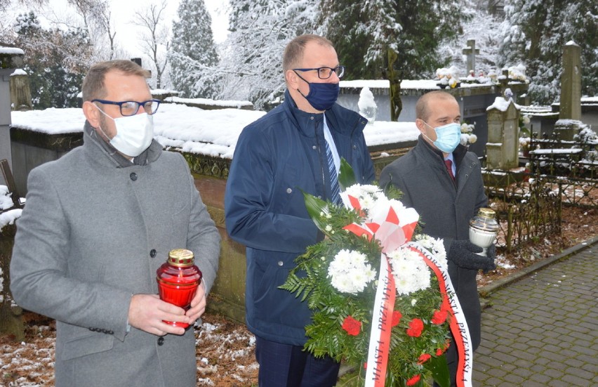 Hołd dla uczestników Powstania Listopadowego.