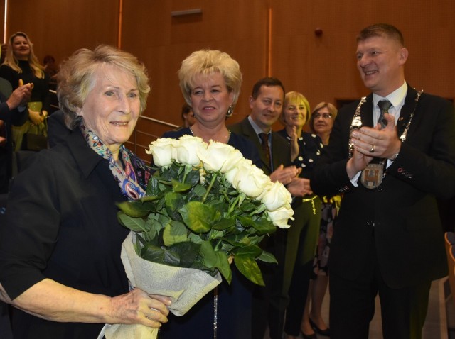 Życzenia, kwiaty i gromkie „Sto lat” dla Pierwszej Damy Polskiej Piosenki