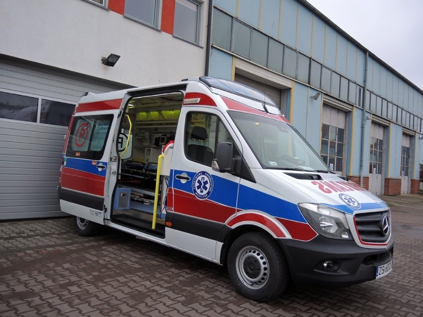 Przekazanie nowego ambulansu dla pogotowia ratunkowego w Stargardzie