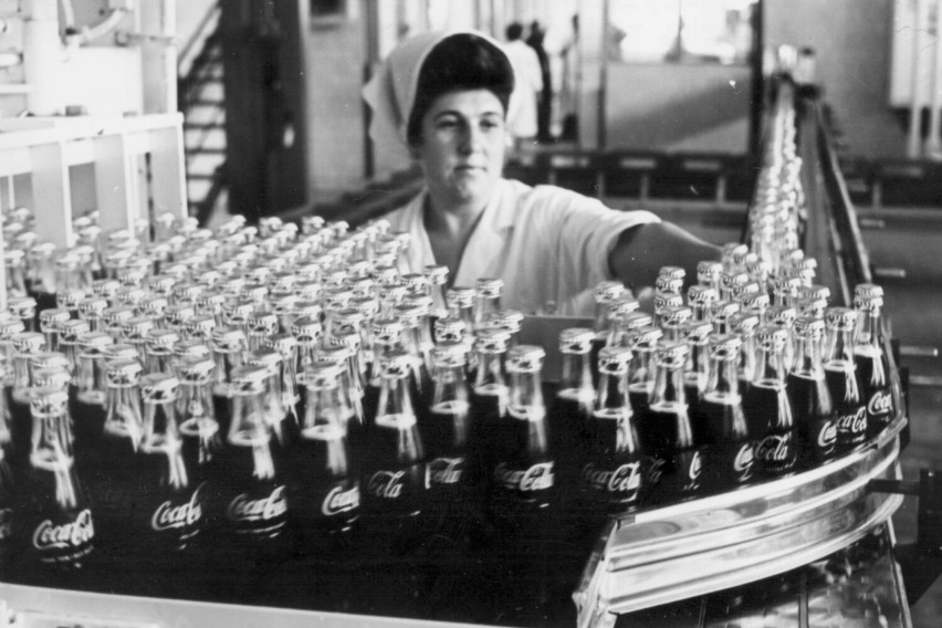 Wytwórnia Coca-Coli w Warszawie w 1972 roku.
