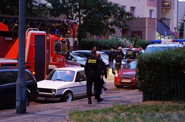 Chciał skoczyć z dachu wieżowca przy Hanki Sawickiej w Kaliszu