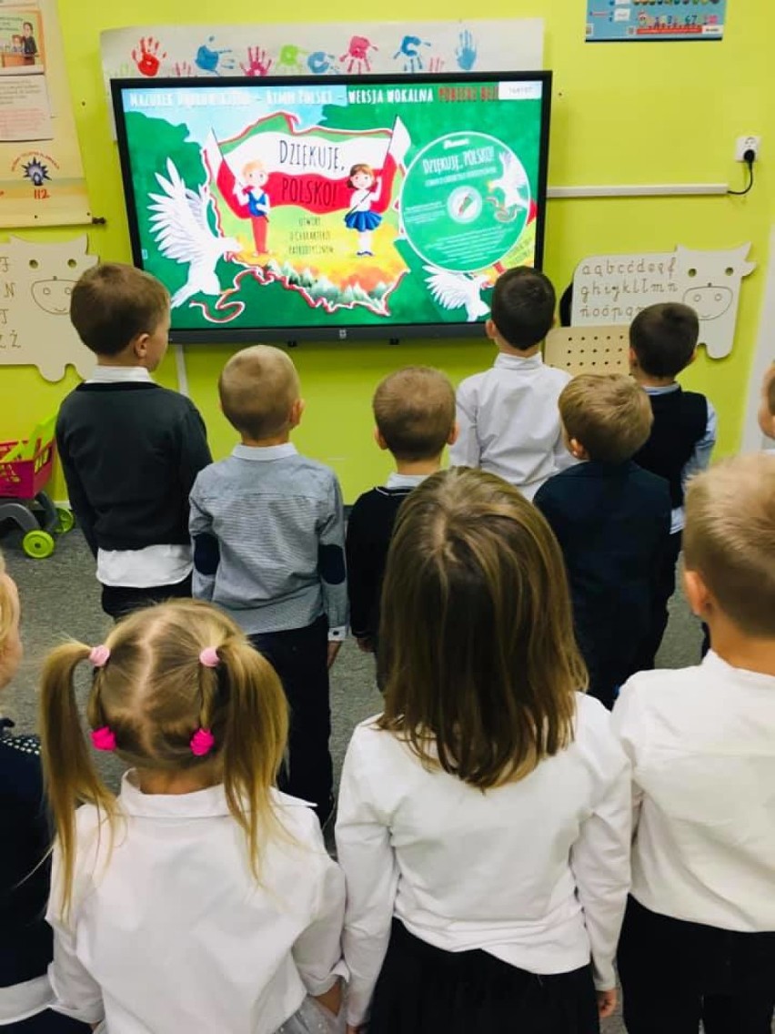 Zbąszyń: ZSP Przyprostynia - dzieci z przedszkola w Stefanowie zaśpiewały HYMN POLSKI - 11 listopada 2020 [Zdjęcia]