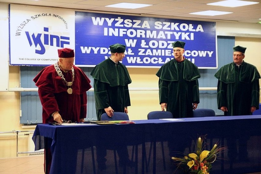 Rozdanie dyplomów na UMCz przy WSInf we Włocławku