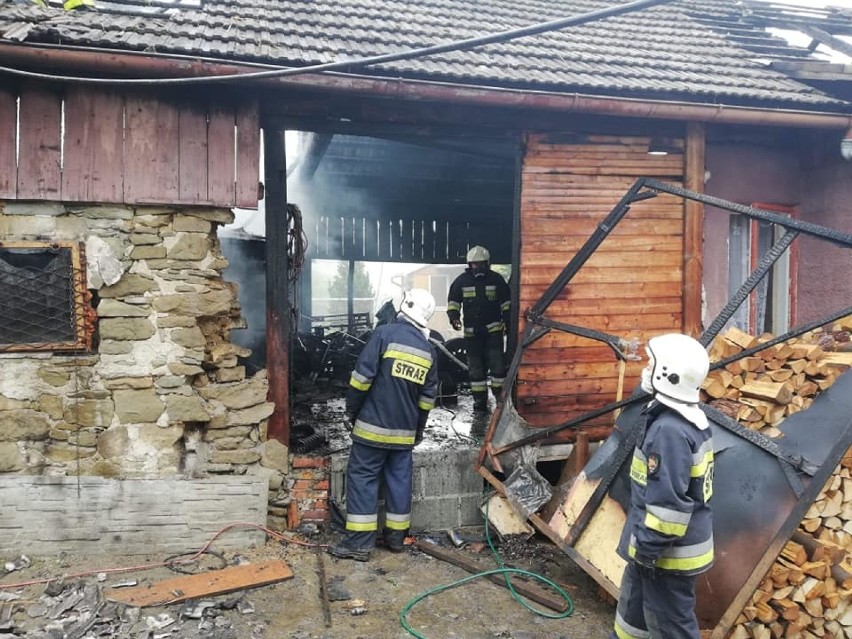 Piwniczna-Zdrój. Strażacy gasili pożar budynku prawie cztery godziny