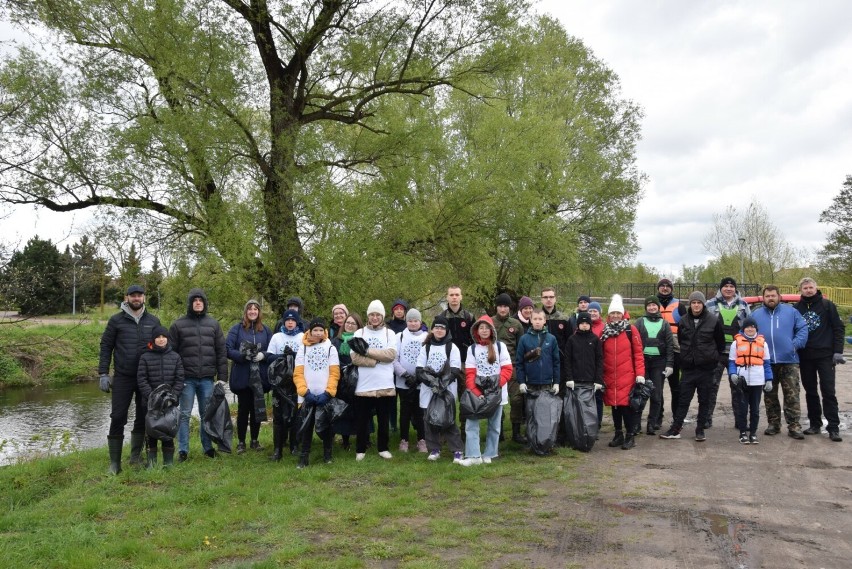 Mieszkańcy Pruszcza wzięli udział w sprzątaniu Raduni