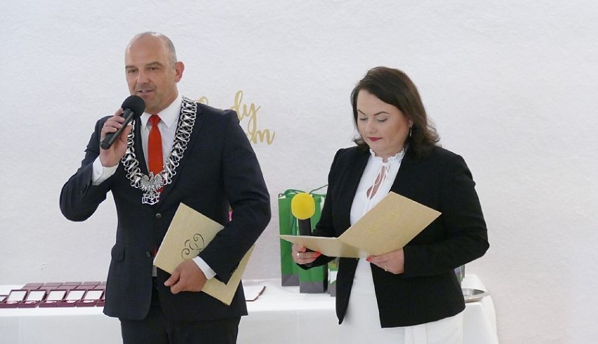 Złote Gody w gminie Piątnica. 15 małżeństw odznaczonych medalami [zdjęcia]