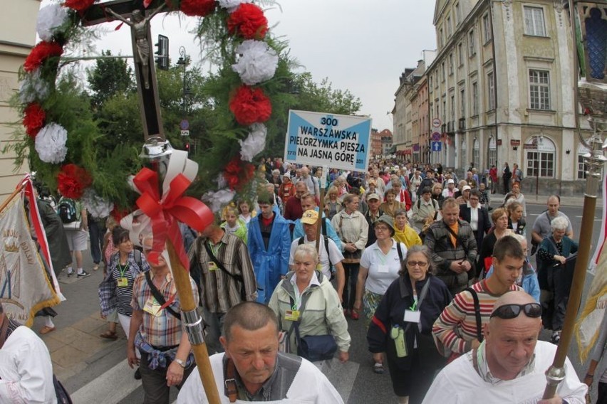 Zaczęły się pielgrzymki: sprawdź utrudnienia w Warszawie (FOTO)
