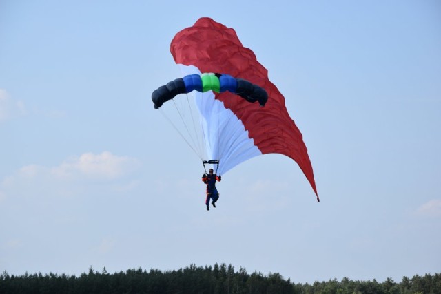 Air Moto Show Piła - 30-lecie Związku Polskich Spadochroniarzy i ceremonia zakończenia XX  Mistrzostw Polski ZPS