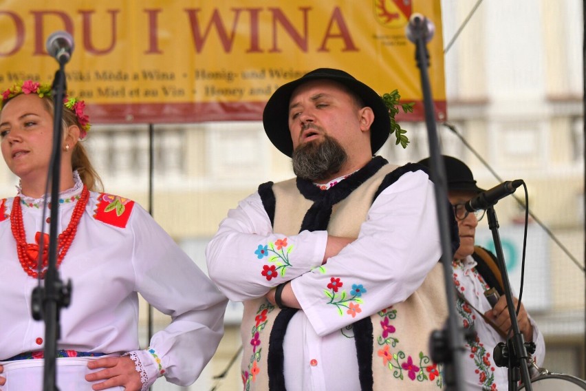 Jarmark Miodu i Wina 2021 w Żarach. Śpiewająco i kolorowo