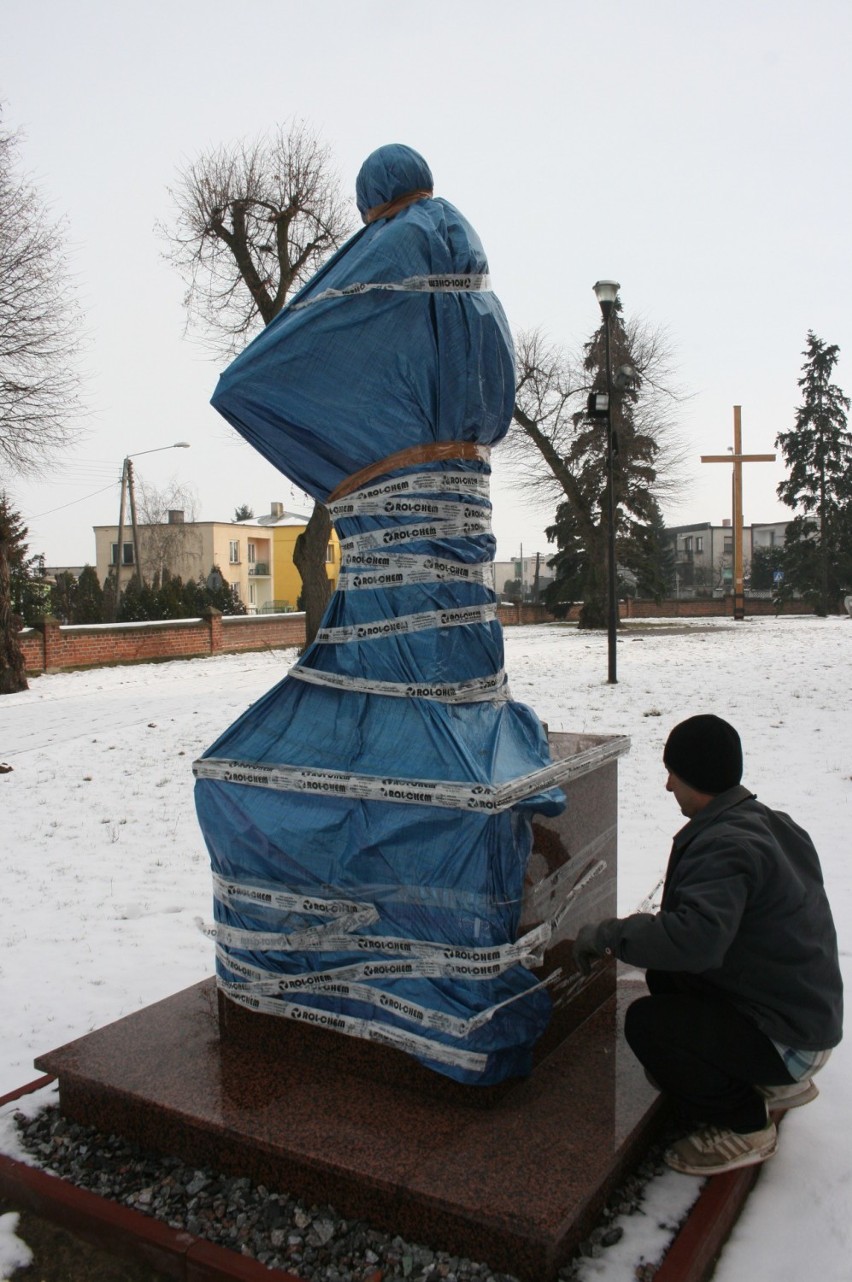 Poświęcili obelisk Jana Pawła II w Piotrkowie Kujawskim