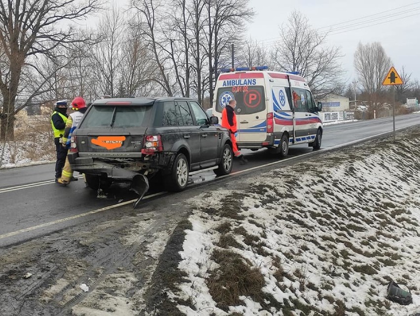 Groźnie wyglądające zderzenie 4 samochodów na krajowej 5 w Strzegomiu! (ZDJĘCIA)