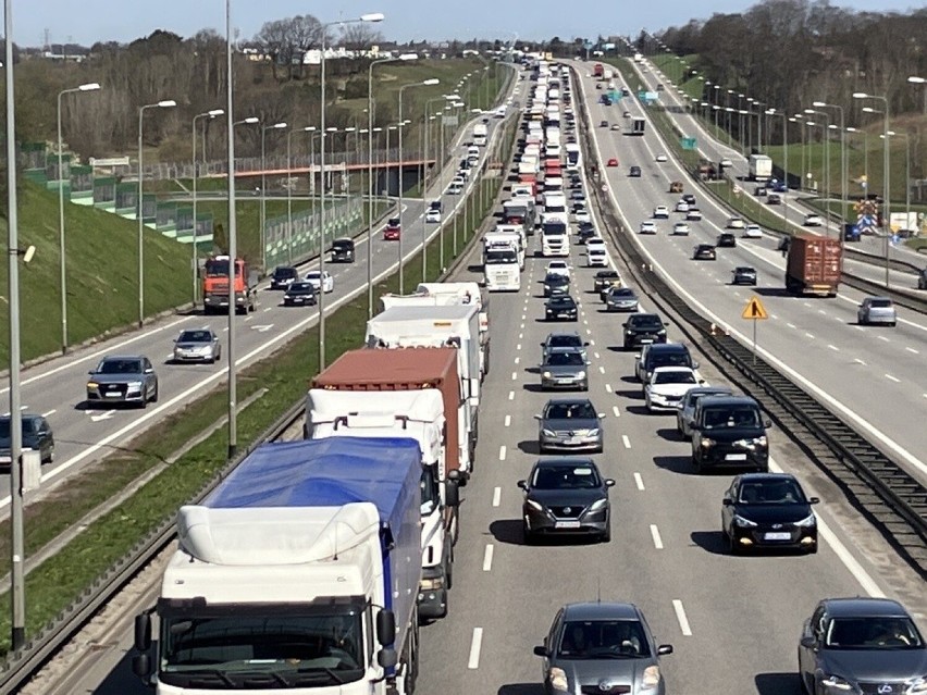 Potężne korki na Obwodnicy Trójmiasta. Sznur samochodów...