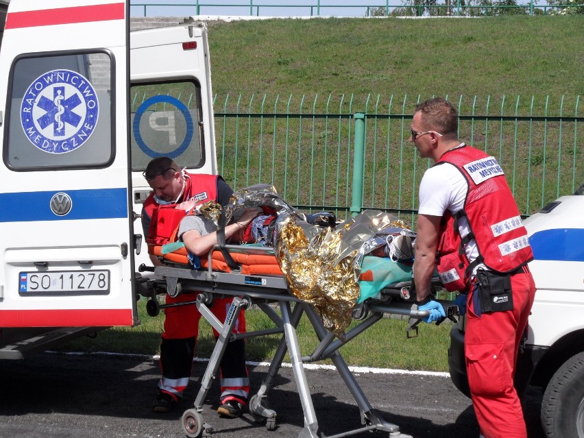 Na stadionie sportowym w Zawierciu trwają mistrzostwa ratowników medycznych