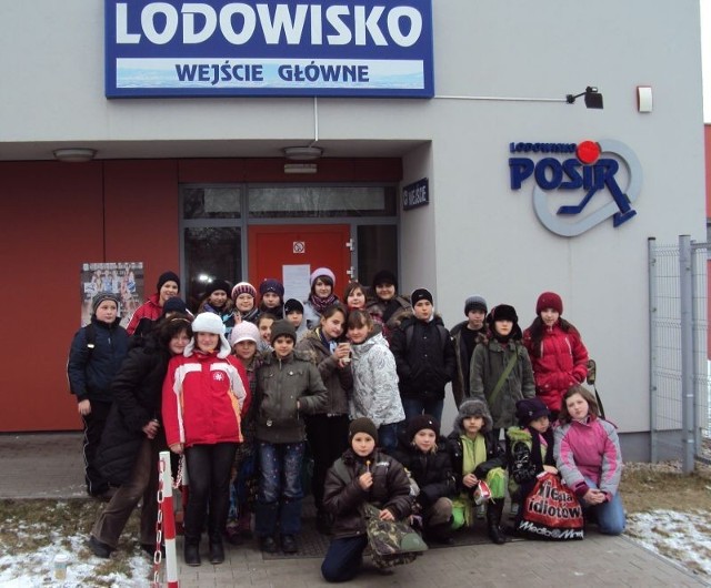 W poniedziałek młodzież z gminy Dopiewo wzięła udział w zajęciach na Lodowisku &#8222;Chwiałka&#8221;
