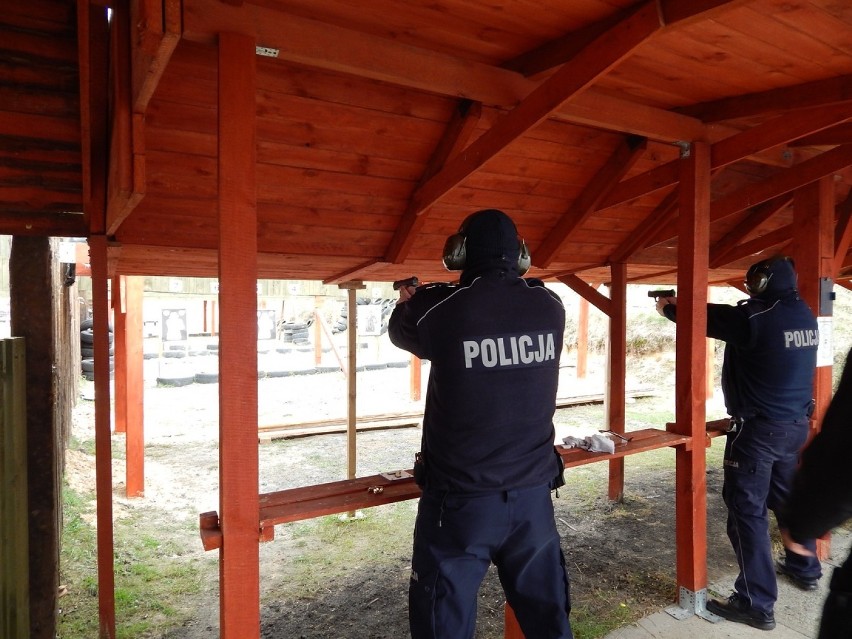 Policjanci z Radziejowa trenowali na strzelnicy [zdjęcia]