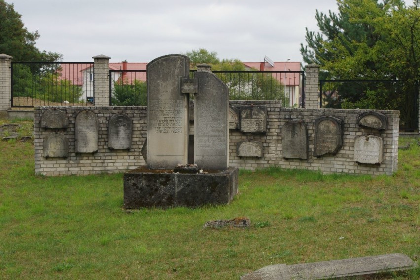 Ocaleni od zapomnienia. Ściana Pamięci w Biłgoraju oficjalnie odsłonięta. ZDJĘCIA, VIDEO