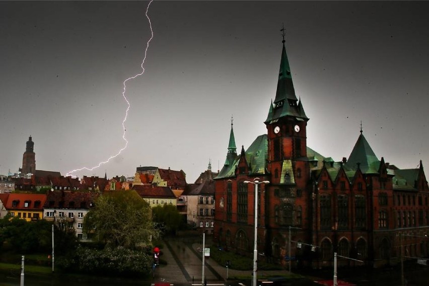 Uwaga! Jest nowe ostrzeżenie przed burzami z gradem we Wrocławiu. Przeczytajcie! 