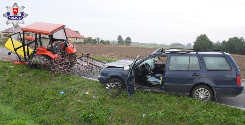 Gmina Trzebieszów: 53-letni kierowca golfa wjechał w traktor (ZDJĘCIA)
