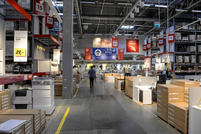 Ikea ogłosiła nowe promocje w sklepie we Wrocławiu. Na niektórych towarach można zaoszczędzić nawet kilkaset złotych. Sprawdź, jakie artykuły można kupić taniej w tym szwedzkim sklepie. W promocji są artykuły praktycznie ze wszystkich działów IKEA. Ceny z 10 sierpnia 2020 z IKEA we Wrocławiu.

Zobacz na kolejnych slajdach, posługując się klawiszami strzałek, myszką lub gestami.