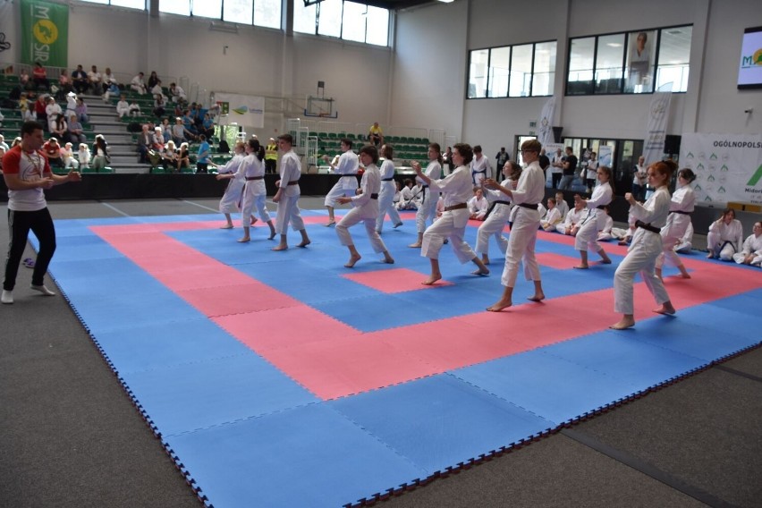 Ponad 230 zawodników karate pojawiło się na sobotnim (7...