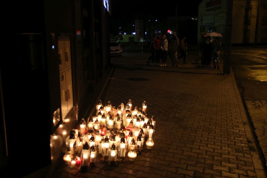 Na ulicy Reformackiej zapłonęły znicze ku pamięci tragicznie zmarłego Emila z Wielunia ZDJĘCIA 