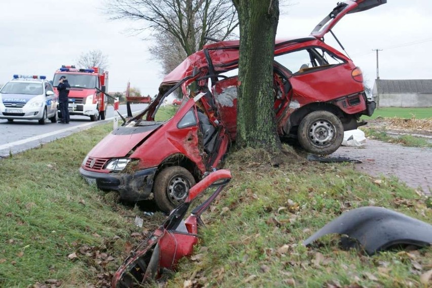 Śmiertelny wypadek w Kościelnej Wsi. Volkswagen uderzył w...