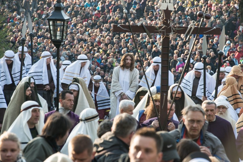 Kalwaria Zebrzydowska, Wielkanoc 2014: Procesja w Wielki Piątek [ZDJĘCIA]