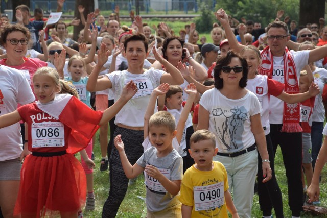 To kolejne wydarzenie sportowe, organizowane przez Ośrodek Kultury i Formacji w Jarosławiu w trakcie trwania Jarmarku Benedyktyńskiego. Zobaczcie zdjęcia z rozgrzewki i biegu!

 Zobacz też: Jarmark Jarosławski 2018
