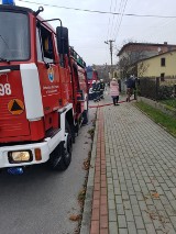 Pożar na ulicy Gajowej w Tomaszowie Maz. Paliło się w kotłowni domu jednorodzinnego [ZDJĘCIA]