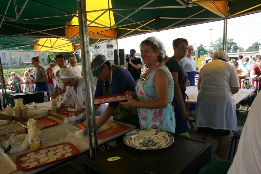 Mistrzostwa Legnicy w lepieniu pierogów (ZDJĘCIA)