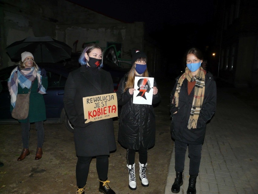 Protest kobiet w Pabianicach. Wściekłe pabianiczanki wyszły na ulice ZDJĘCIA