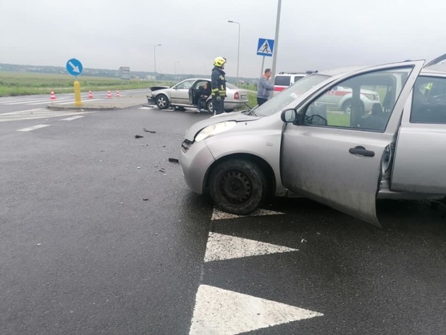 Groźny wypadek na ulicy Podmiejskiej w Zawierciu
Zobacz kolejne zdjęcia. Przesuwaj zdjęcia w prawo - naciśnij strzałkę lub przycisk NASTĘPNE