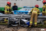 Poważny wypadek pod Wrocławiem. Ciężarówka uderzyła w policyjny radiowóz przy wjeździe na autostradę A4