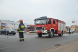 Malbork. Zderzenie samochodów osobowych na skrzyżowaniu w centrum [ZDJĘCIA]. Jedna osoba poszkodowana