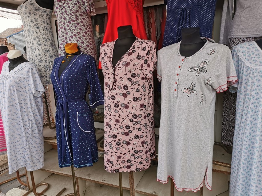 Ubrania dostępne na Miejskim Targowisku w Chrzanowie