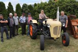 Kolekcja traktorów i maszyn rolniczych w gminie Moszczenica. Niektóre z nich to prawdziwe perełki  zachowane w doskonalym stanie ZDJĘCIA