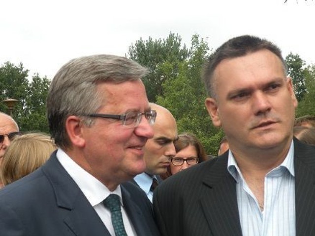 Prezydent RP Bronisław Komorowski oraz Prezes Towarzystwa Miłośników Malarstwa Władysława Ślewińskiego Jarosław Miaśkiewicz