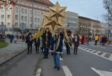 Piękny Orszak Trzech Króli 2023 w Tarnowskich Górach - zobacz ZDJĘCIA. Tłumy ludzi na rynku! Frekwencja dopisała