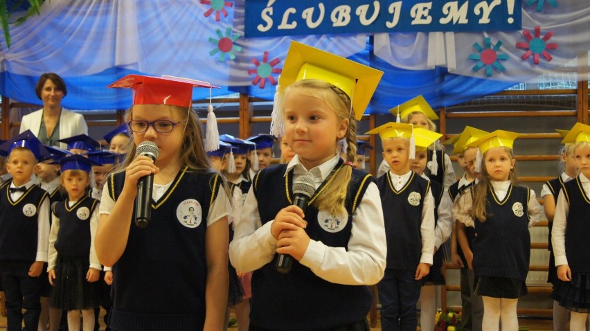 Ślubowanie klas pierwszych w Szkole Podstawowej nr 1 im. Juliusza Słowackiego w Stargardzie 